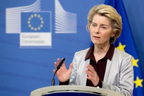 Kommissionspräsidentin von der Leyen: Europa produziert jeden Monat mehr als 300 Mio. Dosen Impfstoff