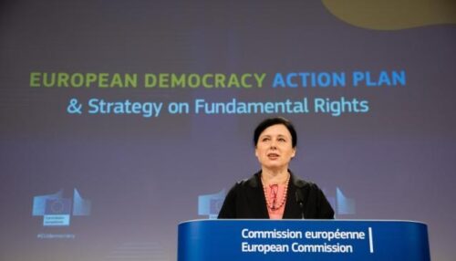 Kommission will Demokratie und Medien in der EU stärken