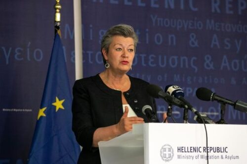 Menschenwürdige Aufnahmezentren auf griechischen Inseln: EU-Kommission stellt weitere 155 Millionen Euro bereit