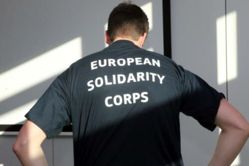 Europäisches Solidaritätskorps: Organisationen und Freiwillige können jetzt ihre Projekte einreichen